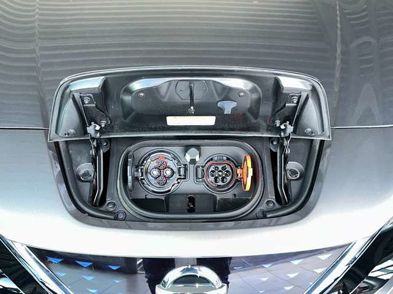 Nissan Leaf 40 kWh N-Connecta 150PS Winter Navi Kamera Sitzhei